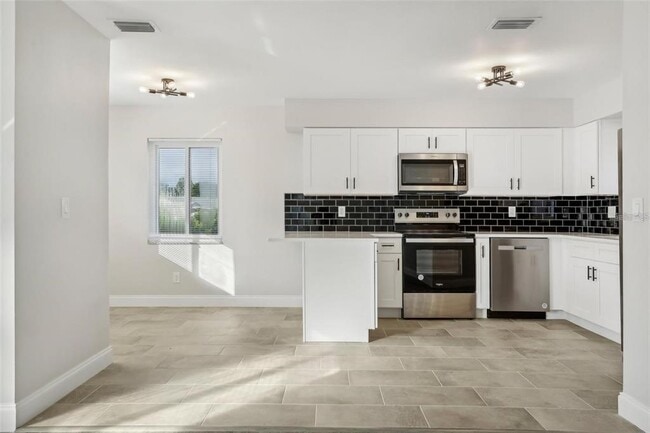 Building Photo - 1052 Manchester Cir