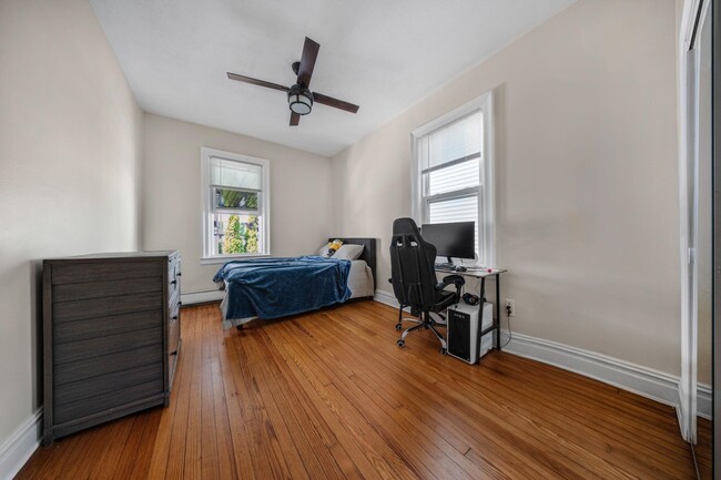 Building Photo - 152 W 9th St