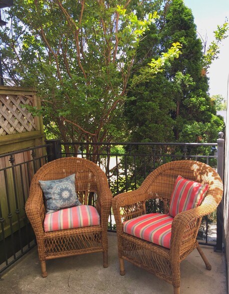 Building Photo - 18 N Olive Ave