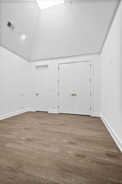 Building Photo - 728 Waukegan Rd