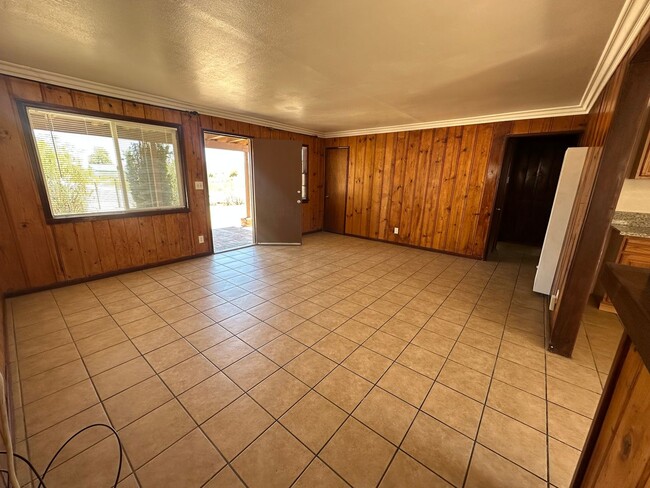 Building Photo - Welcome to your 2 bedroom 1 bath home!