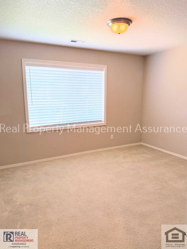 Building Photo - 13611 NW Stonebridge Dr