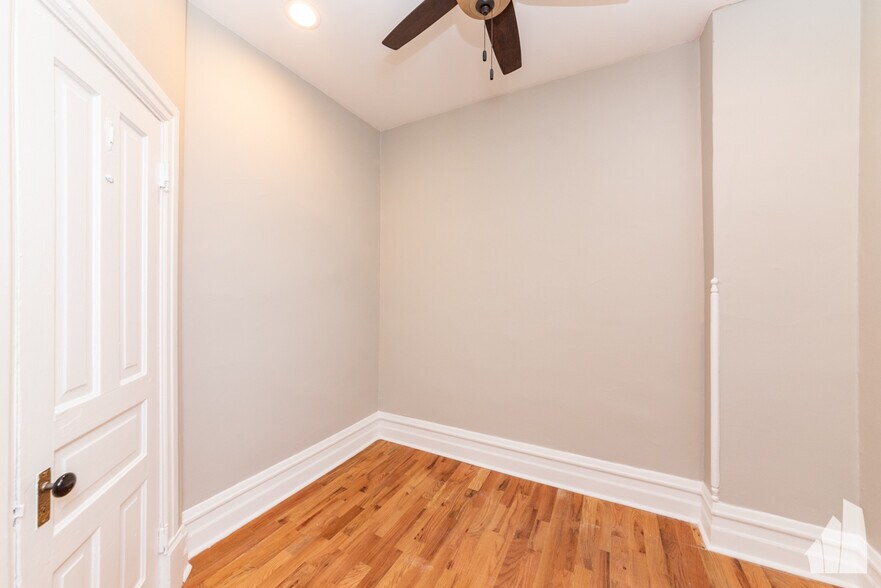 Building Photo - 1420 W Irving Park Rd