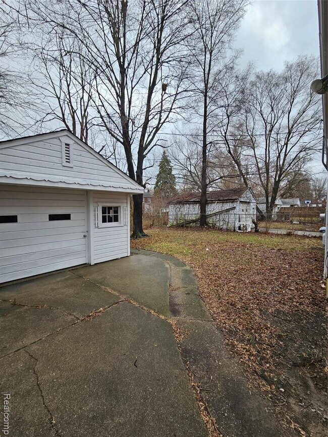 Building Photo - 11764 Beaconsfield St