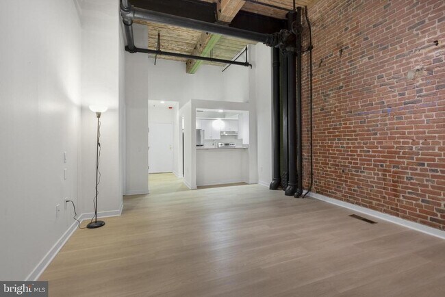 Building Photo - 303 Vine St