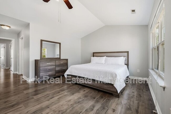 Building Photo - 1326 Stone Manor Dr