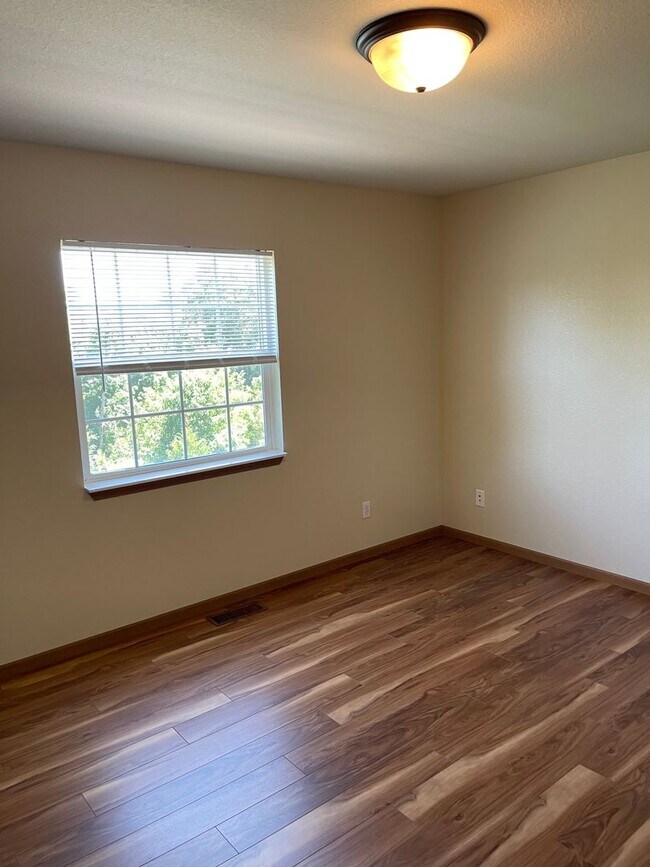 Building Photo - 16858 Hurricane Ln