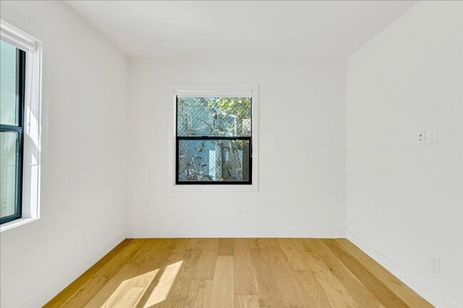 Building Photo - 3381 N Eagle Rock Blvd