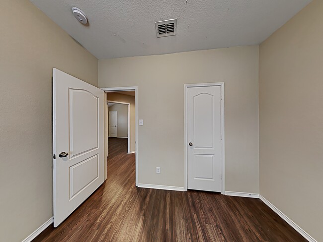 Building Photo - 1910 Temper Lane