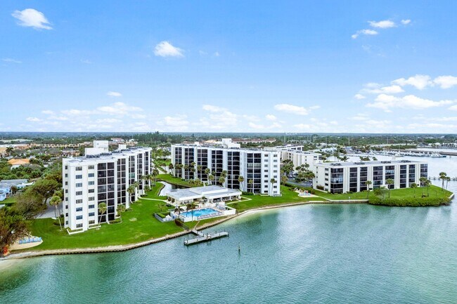 Building Photo - 19800 Sandpointe Bay Dr