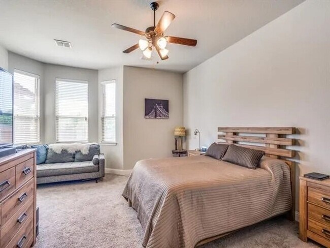 Building Photo - 321 Valentino Wy