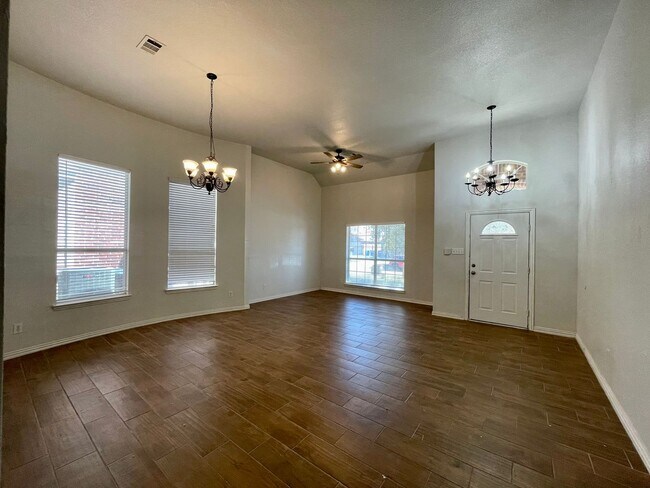 Building Photo - Gorgeous 4-bedroom home!