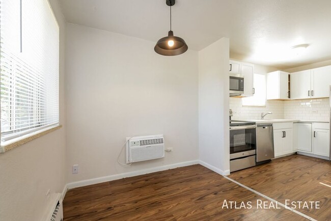 Primary Photo - Top Floor 2 Bedroom Apartment Steps from R...