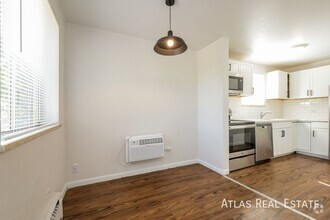 Building Photo - Top Floor 2 Bedroom Apartment Steps from R...