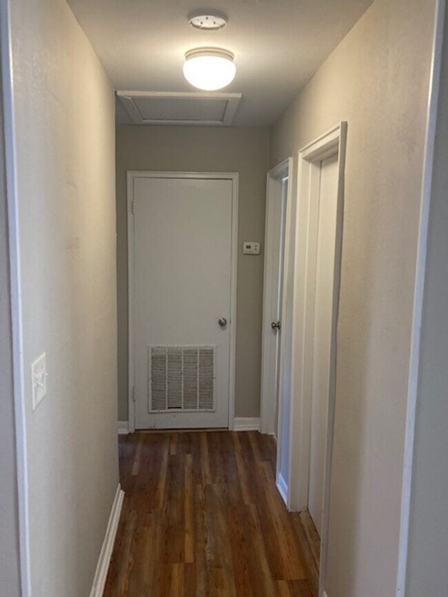 Building Photo - 340 Stone Cir