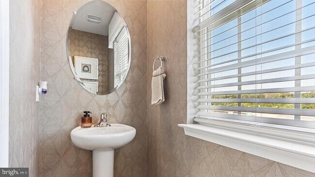 Building Photo - 159 Sandy Rdg Rd