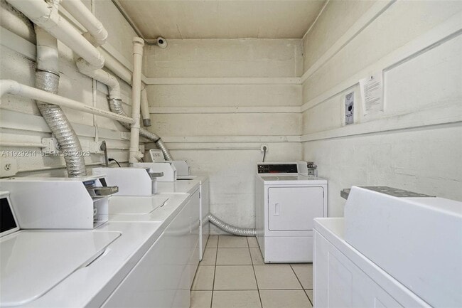 Building Photo - 1185 Marseille Dr