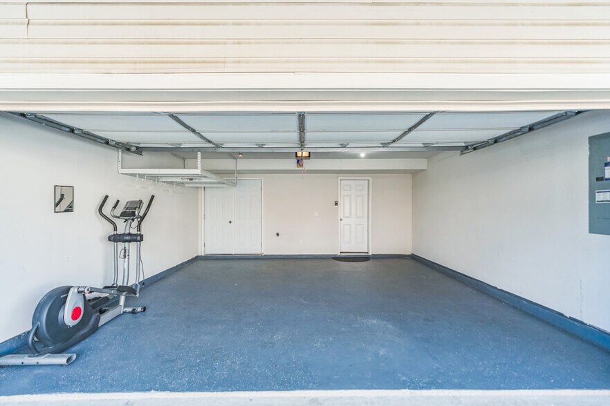 Building Photo - 7980 Blue Stream Dr