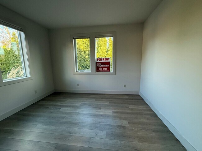 Building Photo - Now renting Brand-new 4 bedroom, 3 bathroo...