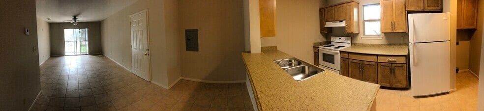 Building Photo - 213 E Upas Ave