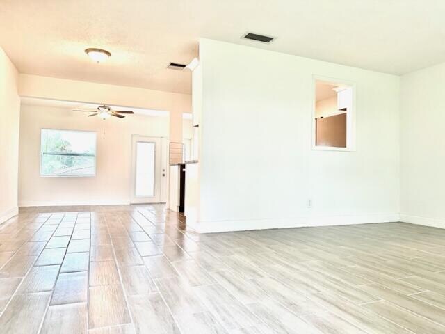 Building Photo - 603 SE Harborview Dr