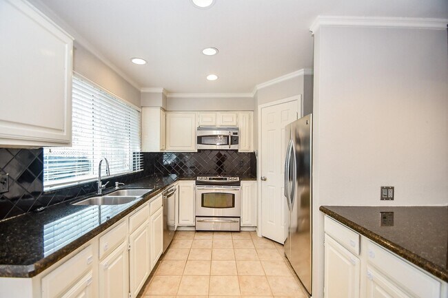 Building Photo - 3402 Hidden Creek Dr