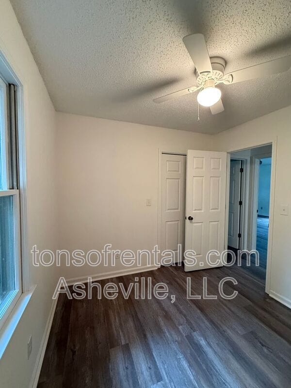 Building Photo - 327 Winding Way Ln