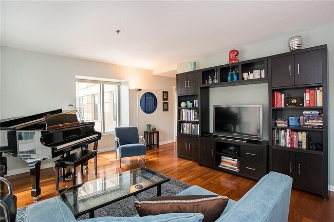 Building Photo - "Chic 1-Bedroom Urban Retreat with Granite...