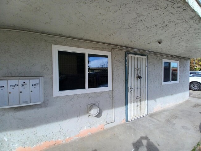 Building Photo - 239 Cottonwood Rd