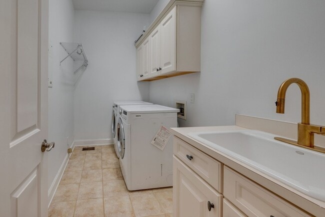 Building Photo - 1449 Willowbrooke Cir
