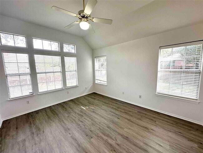 Building Photo - 1812 Twisted Oak Dr