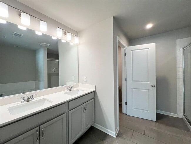 Building Photo - 1865 Parkades Path