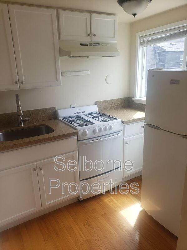 Building Photo - 546 Merrimac St