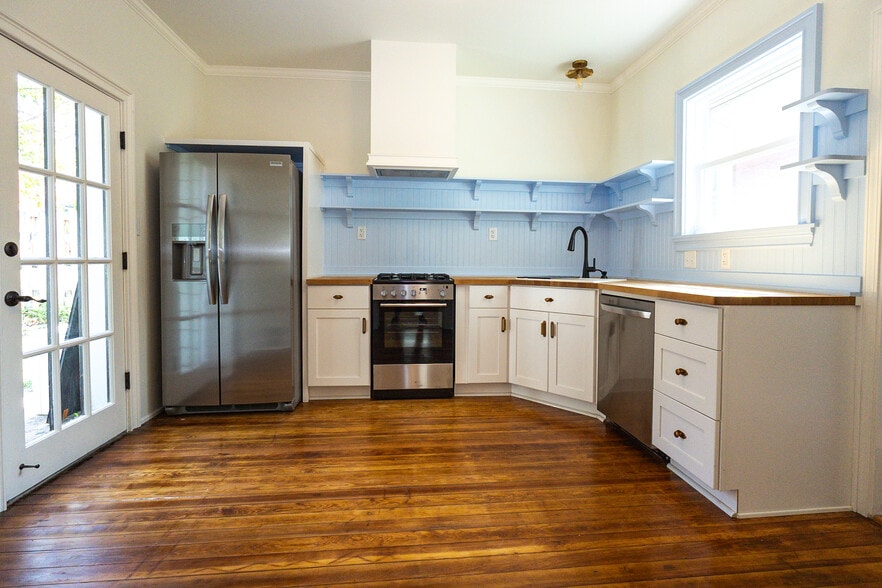 Kitchen - 822 Kickapoo St