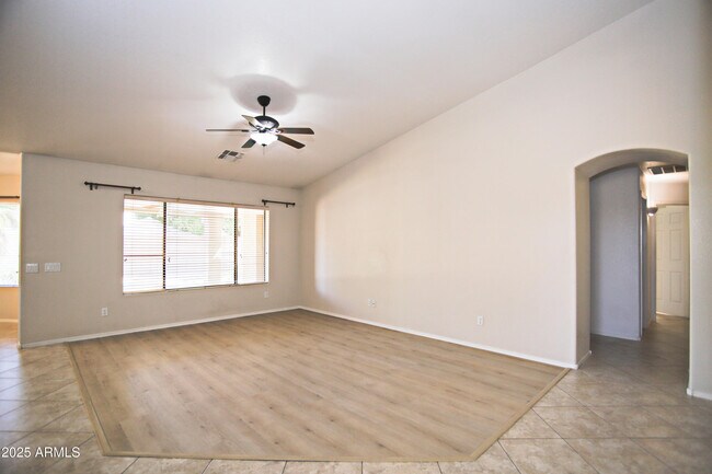 Building Photo - 4953 S Moss Dr