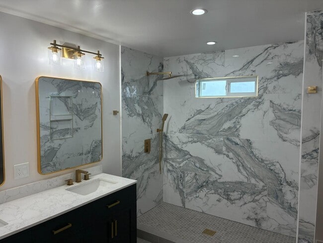 Building Photo - 202 Rockwood Dr