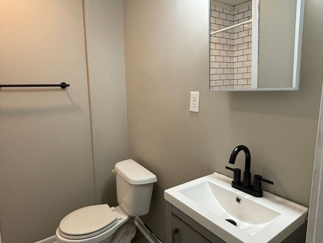 Building Photo - 1338 Barth Ave