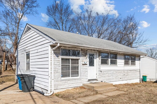 Building Photo - 405 Cameron Rd