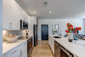 Building Photo - Double the Perks: 8 Weeks Free + Gift Card...