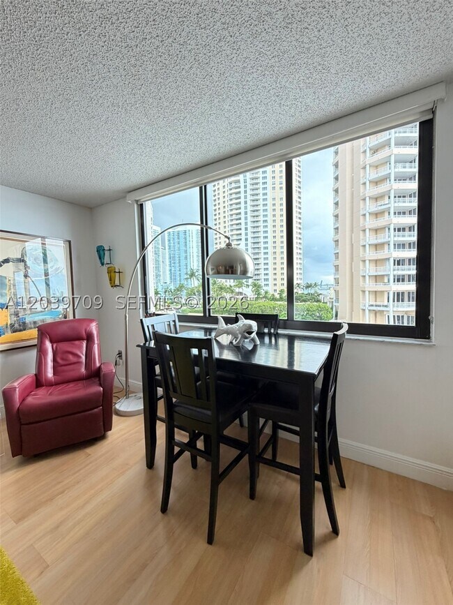 Building Photo - 540 Brickell Key Dr