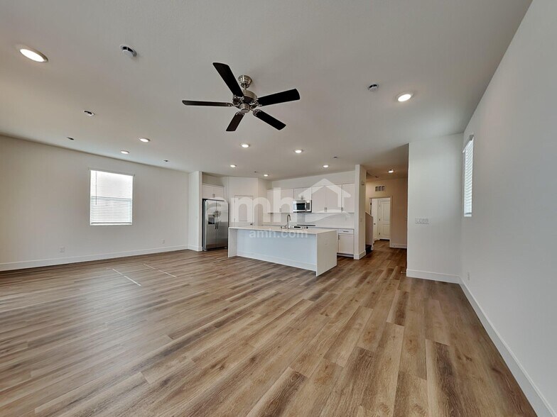 Building Photo - 9141 Fiesta Impatiens Ct