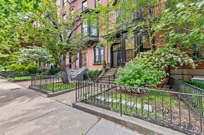 Building Photo - 235 Beacon St