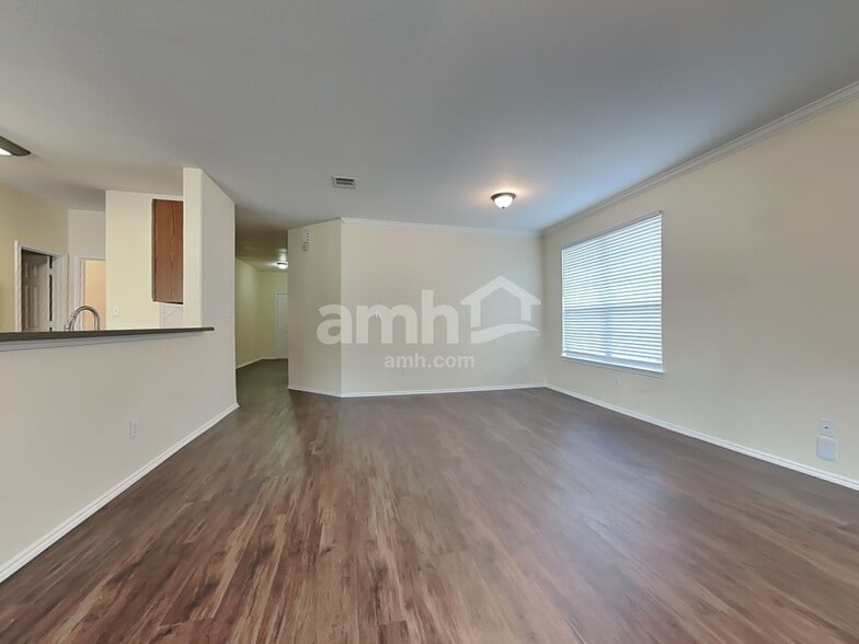 Building Photo - 221 Covent Dr