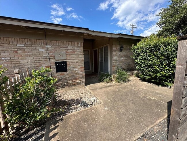 Building Photo - 3418 Willowrun Dr