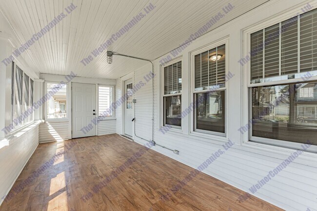Building Photo - 606 W White St