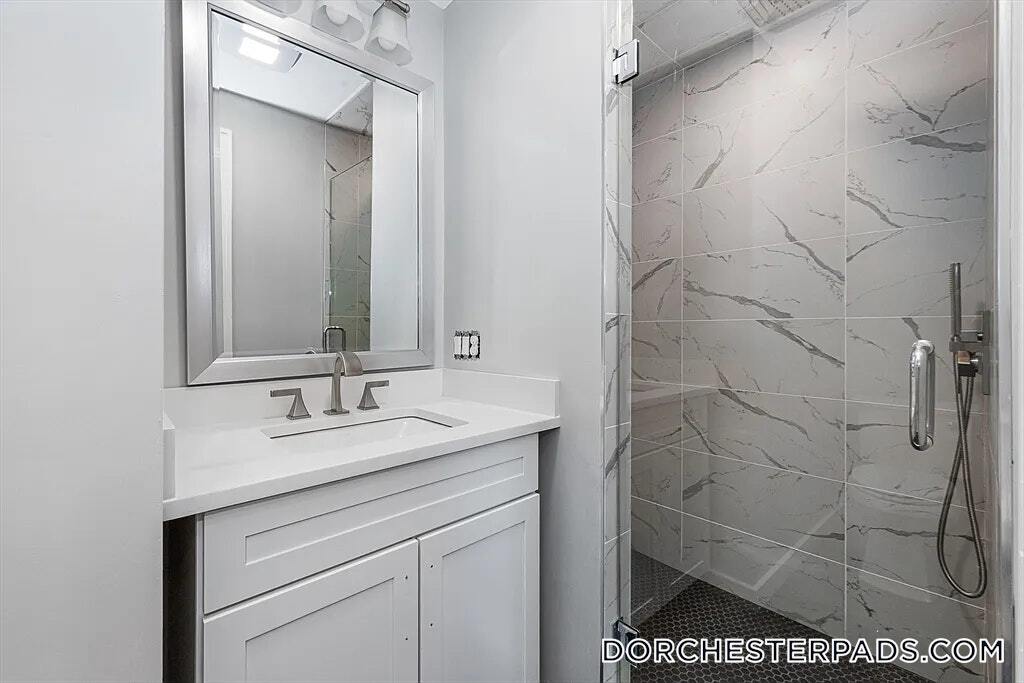 Building Photo - 19 Chase St