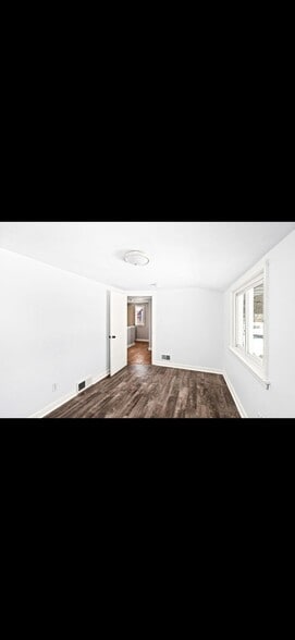 Building Photo - 445 E Oxford St