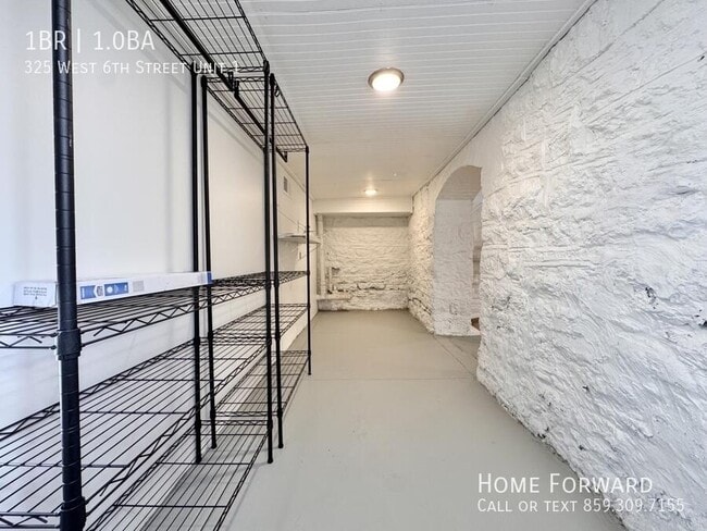 Building Photo - 325 W 6th St