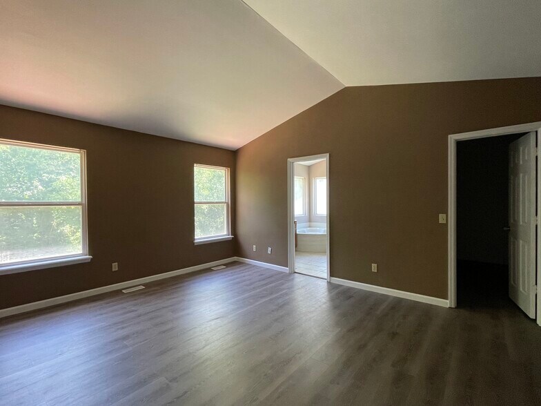 Building Photo - 636 Canary Estates Dr