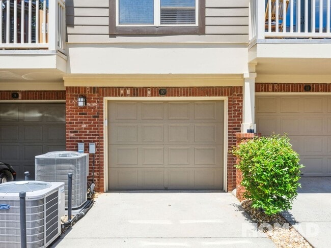 Building Photo - Cozy 2 Bedroom/2.5 Bath Townhome in Atlanta